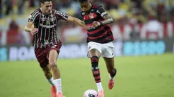 RJ - RIO DE JANEIRO - 17/10/2024 - BRASILEIRO A 2024, FLAMENGO X FLUMINENSE - Bruno Henrique jogador do Flamengo disputa lance com Bernal jogador do Fluminense durante partida no estadio Maracana pelo campeonato Brasileiro A 2024. Foto: Alexandre Loureiro/AGIF