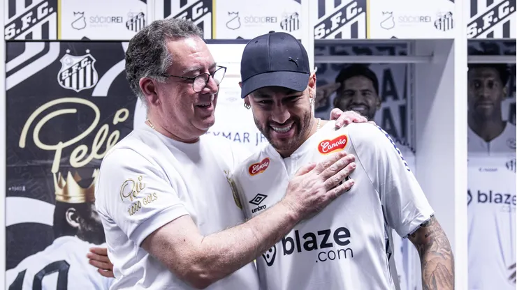 Marcelo Teixeira, presidente do Santos e Neymar em sua apresentação na Vila Belmiro