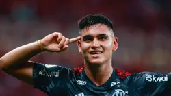 RS - PORTO ALEGRE - 30/10/2024 - BRASILEIRO A 2024, INTERNACIONAL X FLAMENGO - Alcaraz jogador do Flamengo comemora seu gol durante partida contra o Internacional no estadio Beira-Rio pelo campeonato Brasileiro A 2024. Foto: Luiz Erbes/AGIF