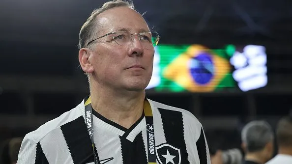 John Textor durante partida. Foto: Wagner Meier/Getty Images