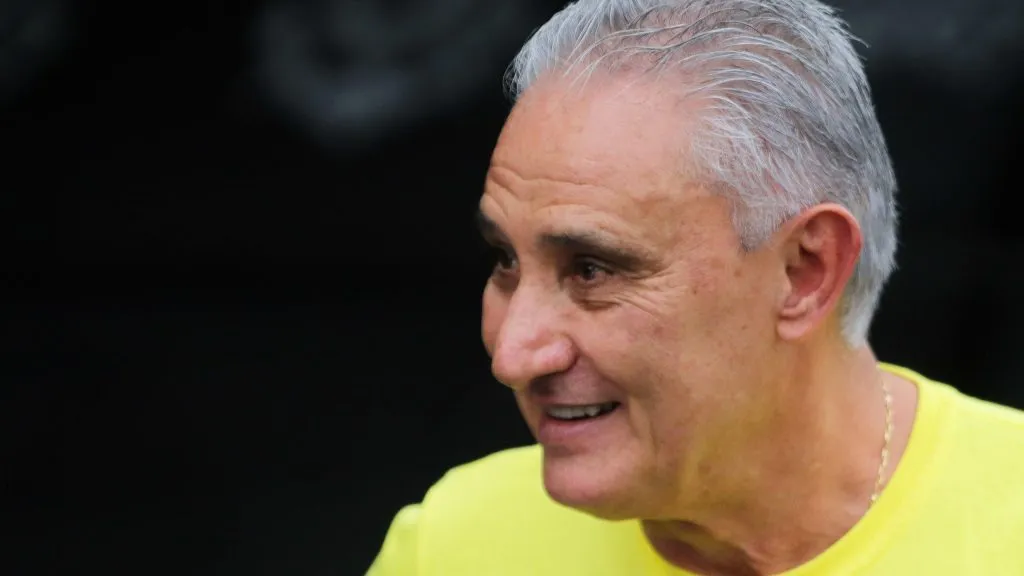 Tite durante partida. Foto: Reinaldo Campos/AGIF