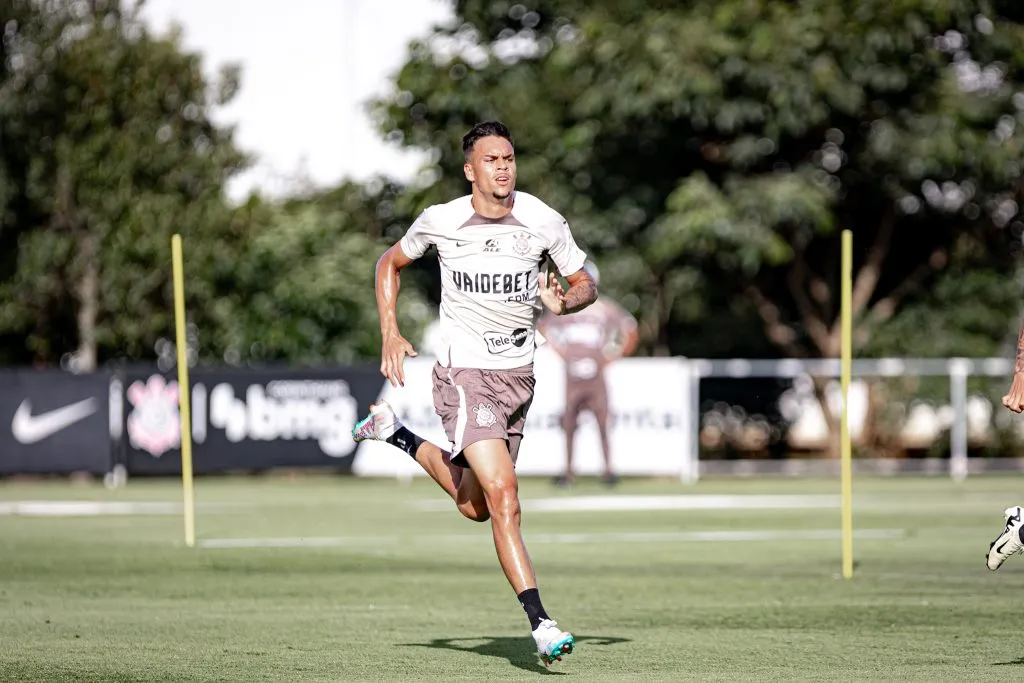 SP – SAO PAULO – 21/03/2024 – CORINTHIANS, TREINO – Joao Pedro Tchoca jogador do Corinthians durante treino no Centro de Treinamento CT Joaquim Grava. Foto: Leonardo Lima/AGIF