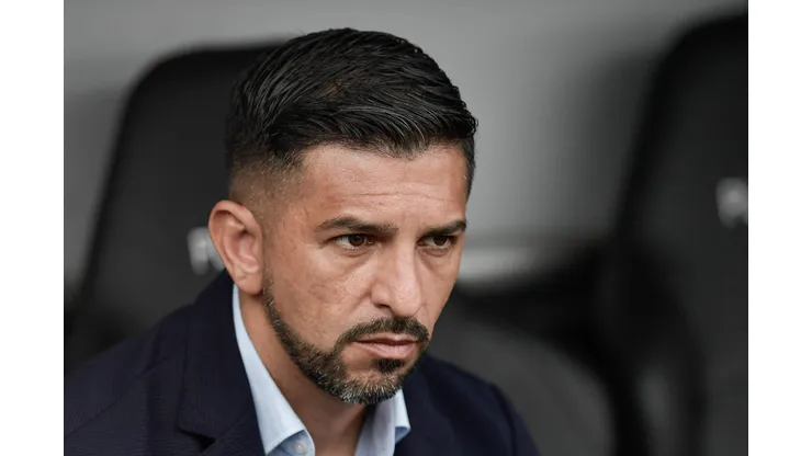 Emiliano Diaz auxiliar técnico do Vasco durante partida contra o Botafogo no estádio Engenhão pelo campeonato Carioca 2024. Foto: Thiago Ribeiro/AGIF