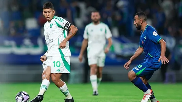 Firmino durante partida. Foto: Yasser Bakhsh/Getty Images