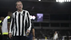 John Textor dono da SAF do Botafogo antes da partida contra o Vitoria no estádio Engenhão pelo campeonato Brasileiro A 2024. Foto: Jorge Rodrigues/AGIF