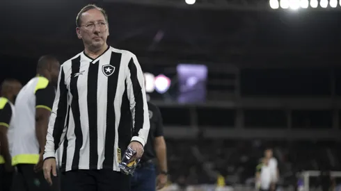 John Textor dono da SAF do Botafogo antes da partida contra o Vitoria no estádio Engenhão pelo campeonato Brasileiro A 2024. Foto: Jorge Rodrigues/AGIF