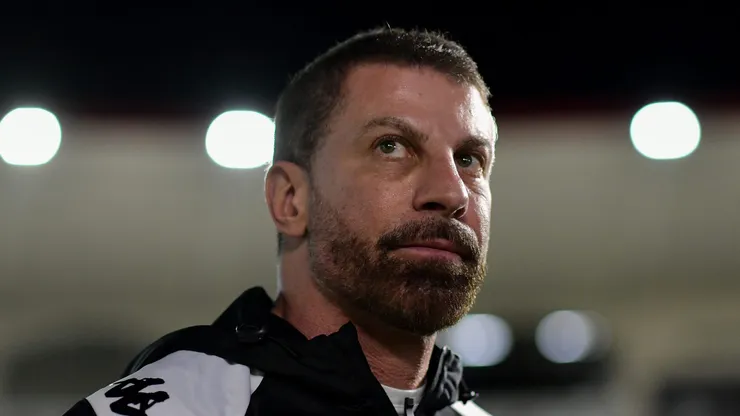 Pedrinho em partida do Campeonato Brasileiro 2024/Foto: Thiago Ribeiro/AGIF