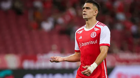 Borré jogador do Internacional durante partida contra o Avenida no estádio Beira-Rio pelo campeonato Gaúcho 2025.