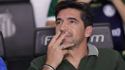 Abel Ferreira, técnico do Palmeiras, durante partida contra o Santos na Vila Belmiro pelo Campeonato Paulista 2025. Foto: Ettore Chiereguini / AGIF