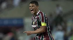 Thiago Silva vibrando após um lance pelo Fluminense