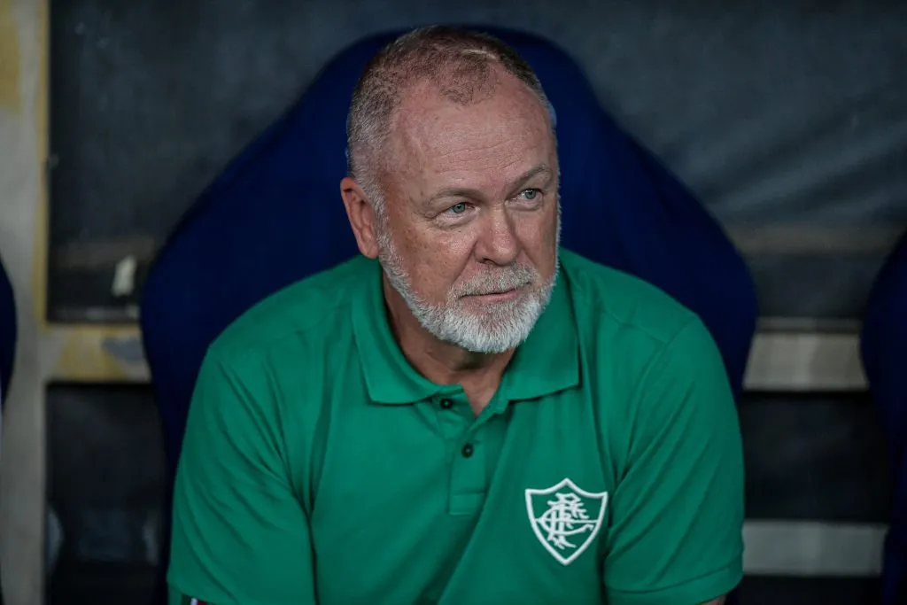 Mano Menezes técnico do Fluminense durante partida contra o Grêmio no estádio Maracanã pelo campeonato Brasileiro A 2024. Foto: Thiago Ribeiro/AGIF