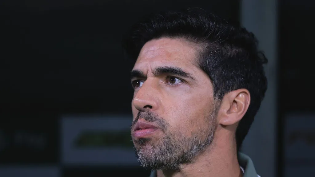 Foto: Ettore Chiereguini/AGIF – Abel Ferreira quer centroavante de peso para o Mundial.