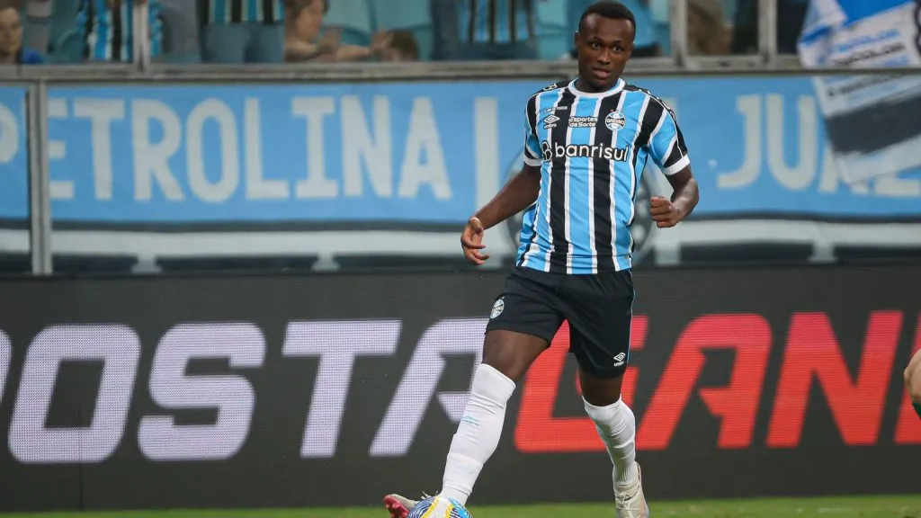 Nathan Fernandes durante partida. Foto: Maxi Franzoi/AGIF