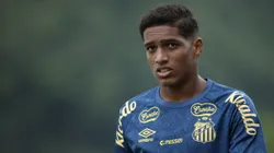 Souza jogador do Santos durante treino no Centro de Treinamento CT Rei Pelé, neste domingo (12). Foto: Reinaldo Campos/AGIF