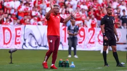 Roger Machado técnico do Internacional durante partida contra o Grêmio - Foto: Luiz Erbes/AGIF