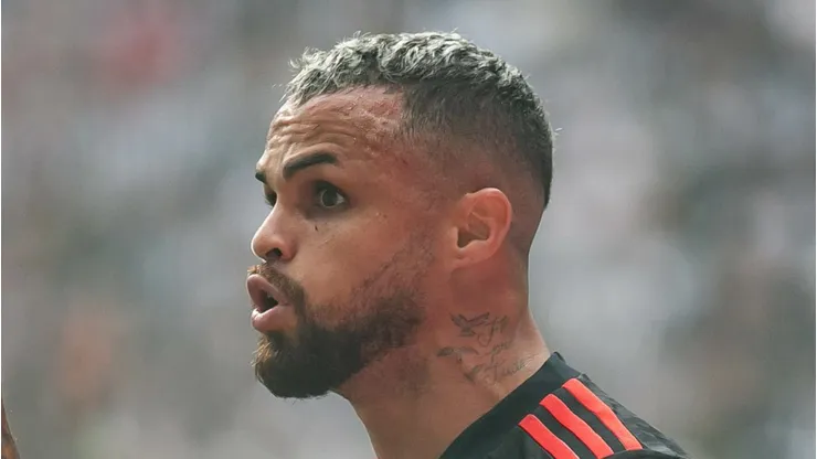 Michael não convenceu em empate contra o Flu.