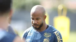 Patrick decepcionou com a camisa do Peixe - Foto: Reinaldo Campos/AGIF