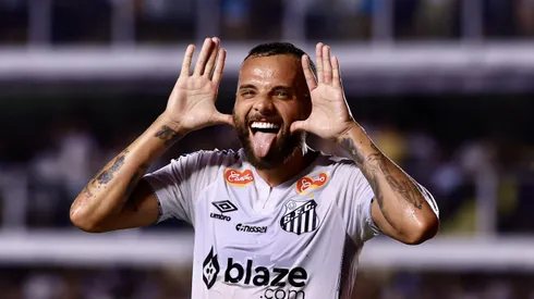 Guilherme jogador do Santos comemora seu gol durante partida contra o Palmeiras no estádio Vila Belmiro pelo campeonato Paulista 2025. Foto: Marcello Zambrana/AGIF