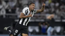 Kayke jogador do Botafogo comemora seu gol durante partida contra o Portuguesa Rio no estádio Engenhão pelo campeonato Carioca 2025. Foto: Jorge Rodrigues/AGIF