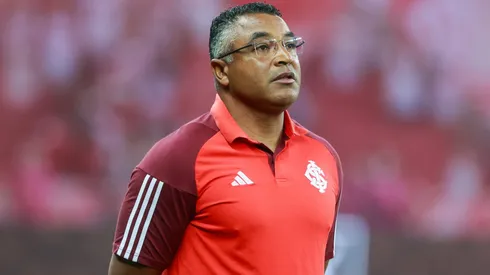 Roger Machado em jogo pelo Internacional