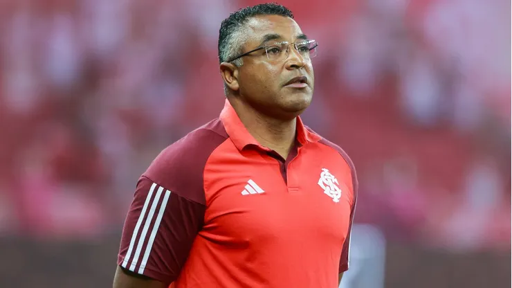 Roger Machado em jogo pelo Internacional