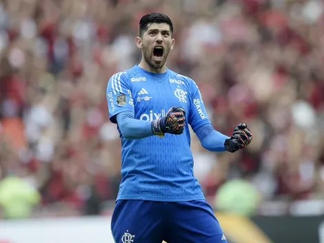 Rossi, goleiro do Flamengo, critica bola do Carioca