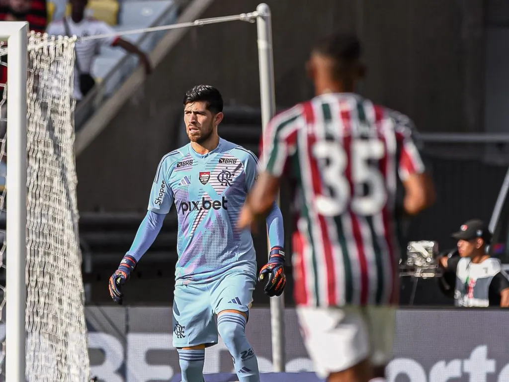Rossi em ação no clássico. Foto: Gilvan de Souza & Paula Reis/Flamengo