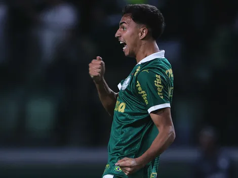 Vitor Reis arranca elogios da torcida do Manchester City