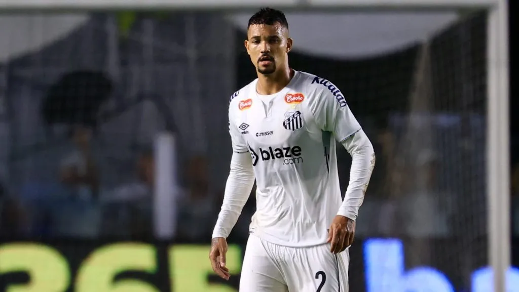 Zé Ivaldo jogador do Santos durante partida contra o São Paulo no estádio Vila Belmiro pelo campeonato Paulista 2025. Foto: Marcello Zambrana/AGIF