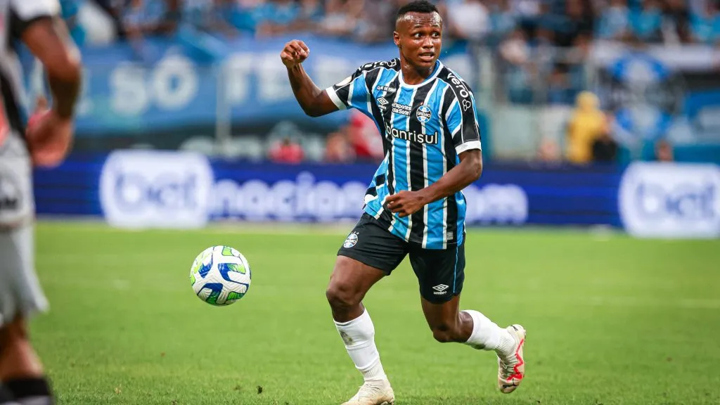 Nathan Fernandes jogador do Grêmio durante partida contra o Vasco no estádio Arena do Grêmio pelo campeonato Brasileiro A 2023. Foto: Maxi Franzoi/AGIF
