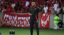 Roger Machado em partida do Colorado