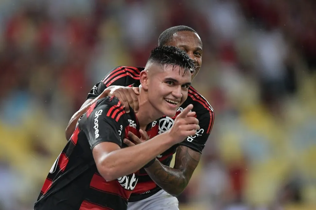 RJ – RIO DE JANEIRO – 30/01/2025 – CARIOCA 2025, FLAMENGO X SAMPAIO CORREA – Alcaraz jogador do Flamengo comemora seu gol durante partida contra o Sampaio Correa no estadio Maracana pelo campeonato Carioca 2025. Foto: Thiago Ribeiro/AGIF