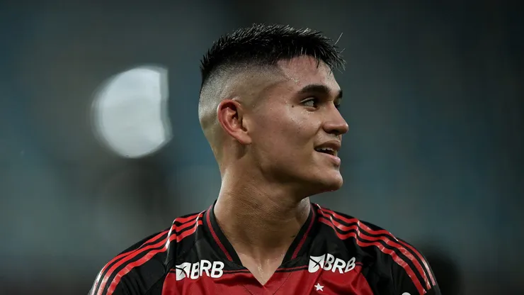 Alcaraz jogador do Flamengo durante partida contra o Sampaio Corrêa no estádio Maracanã pelo campeonato Carioca 2025. Foto: Thiago Ribeiro/AGIF