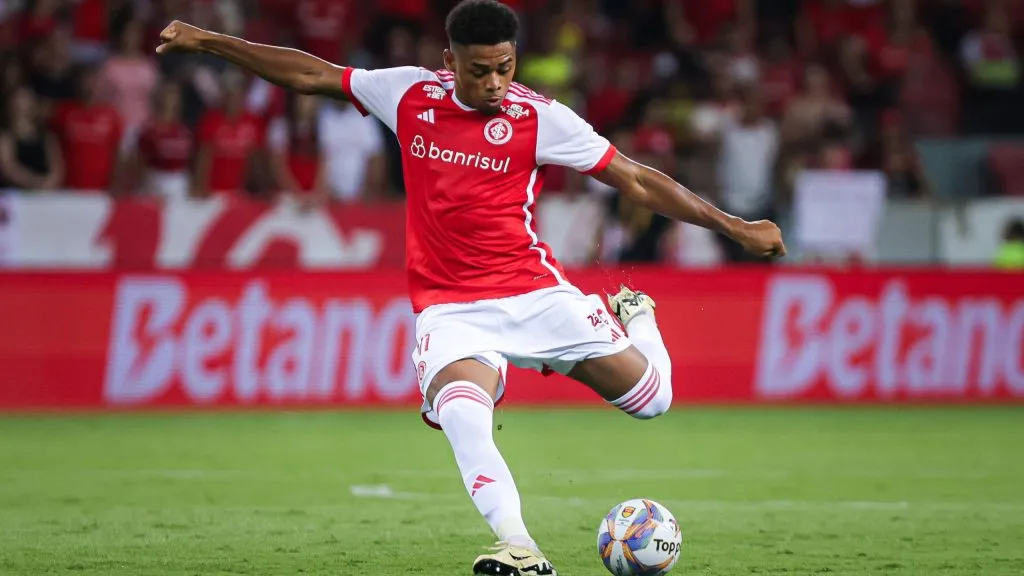 Victor Gabriel jogador do Internacional durante partida contra o Avenida no estádio Beira-Rio pelo campeonato Gaúcho 2025. Foto: Maxi Franzoi/AGIF