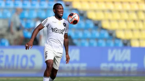 Patrick de Paula em ação pelo Botafogo - Foto: Vitor Silva/Botafogo