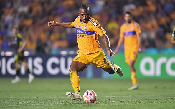 Samir de Souza do Tigres, durante jogo da Copa dos Campeões da CONCACAF 2024 contra o Columbus Crew no Estádio Universitario. Foto: Azael Rodriguez/Getty Images