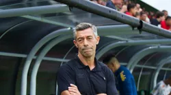 Pedro Caixinha técnico do Santos durante partida contra o Velo Clube no estádio Benitão pelo campeonato Paulista 2025. Foto: Roberto Gardinalli/AGIF