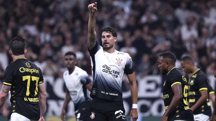 Pedro Raul durante a partida com o São Bernardo