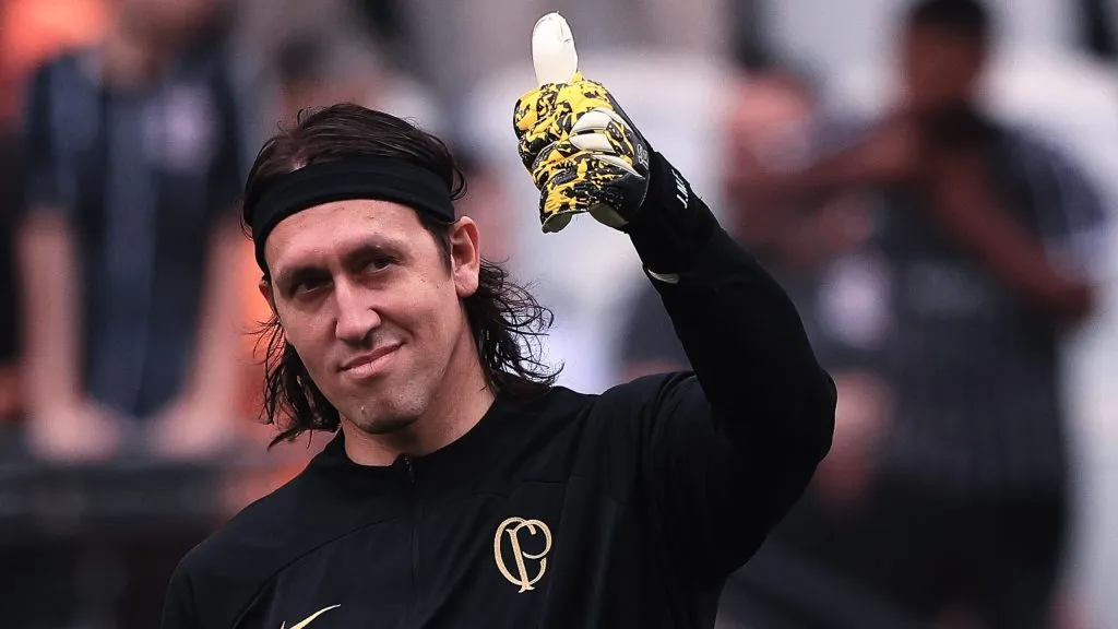 Cássio acenando. Foto: Ettore Chiereguini/AGIF