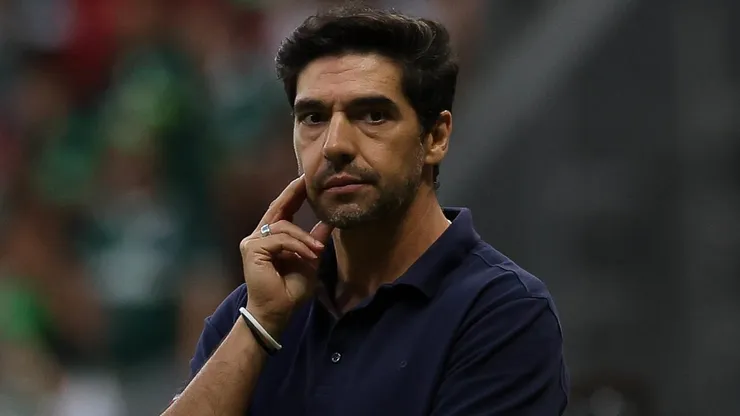 Abel Ferreira em campo pelo Palmeiras
