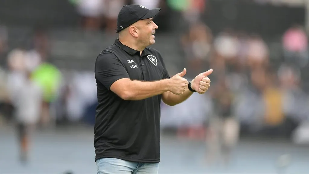 Carlos Leiria no Botafogo. Foto: Thiago Ribeiro/AGIF