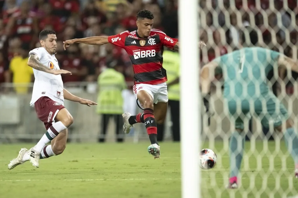 RJ – Rio de Janeiro – 08/03/2023 – CARIOCA 2023, FLAMENGO X FLUMINENSE – Mateusao jogador do Flamengo durante partida contra o Fluminense no estadio Maracana pelo campeonato Carioca 2023. Foto: Jorge Rodrigues/AGIF