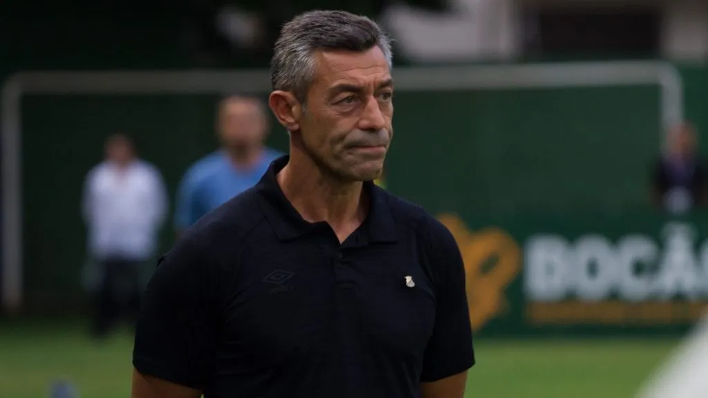 Pedro Caixinha tem demissão pedida pela torcida do Santos – Foto: Roberto Gardinalli/AGIF
