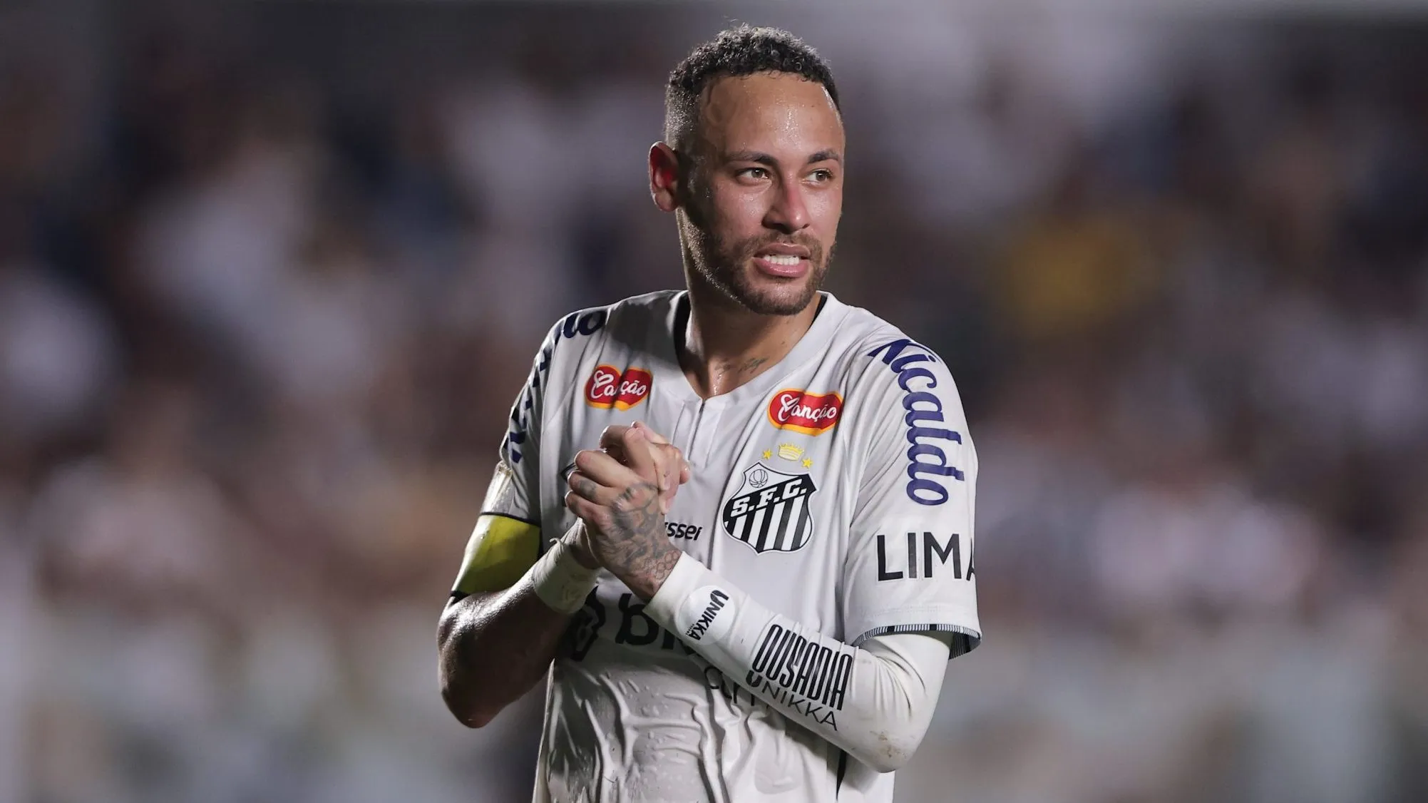 Neymar será titular no clássico -Foto: Ettore Chiereguini/AGIF.