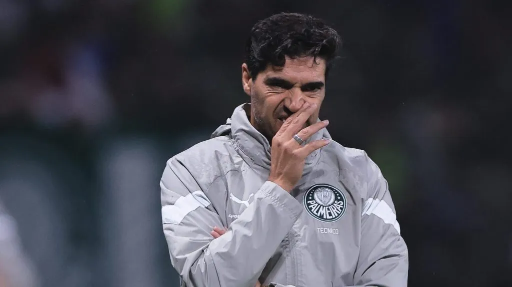 Abel Ferreira deve seguir no Palmeiras até o final da temporada apenas – Foto: Ettore Chiereguini/AGIF