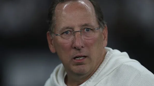 John Textor surpreendido. Foto: Wagner Meier/Getty Images