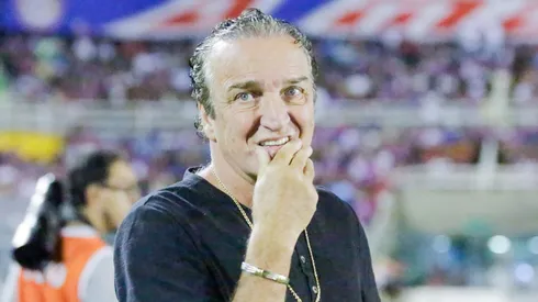 Cuca reprovou uma investida do Atlético-MG por Rollheiser.