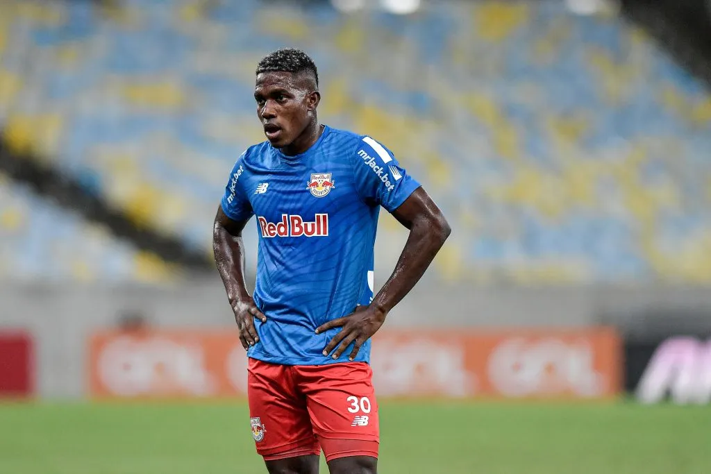 Mosquera: atacante colombiano com a camisa do Bragantino – Foto: Thiago Ribeiro/AGIF