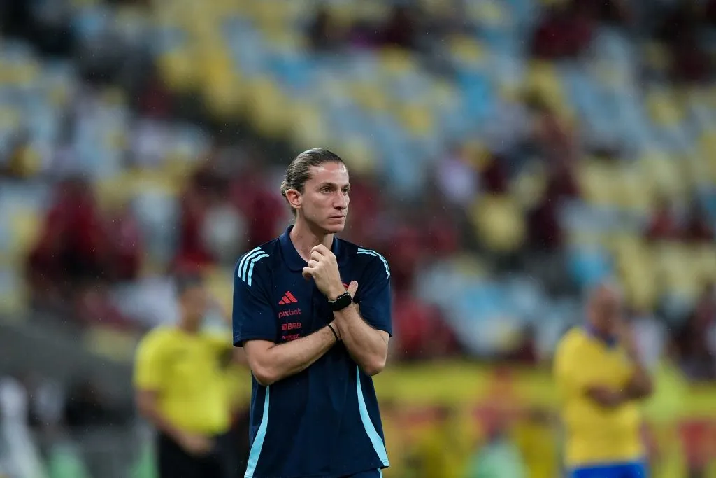 Filipe Luís em partida do Campeonato Carioca. Foto: Thiago Ribeiro/AGIF