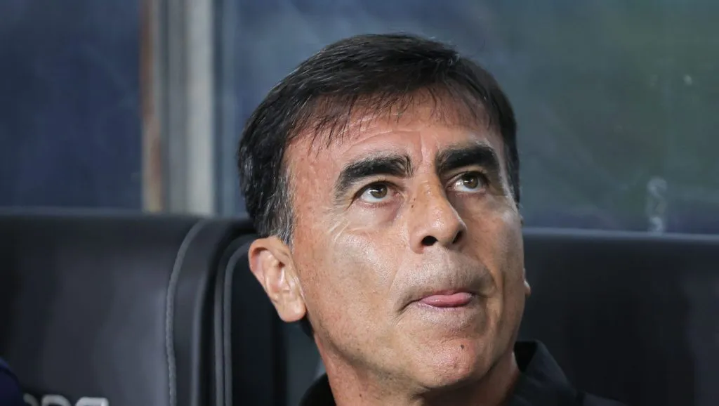 Foto: Maxi Franzoi/AGIF – Gustavo Quinteros pede reforços e ponta direita da Seleção do Uruguai deve ser contratado.